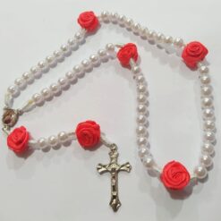 2798 - Terço pérola 8 mm Santa Terezinha com Rosas